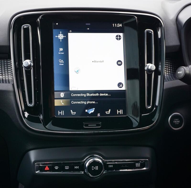 VOLVO XC40