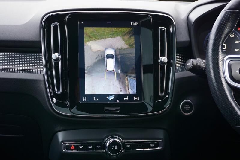 VOLVO XC40
