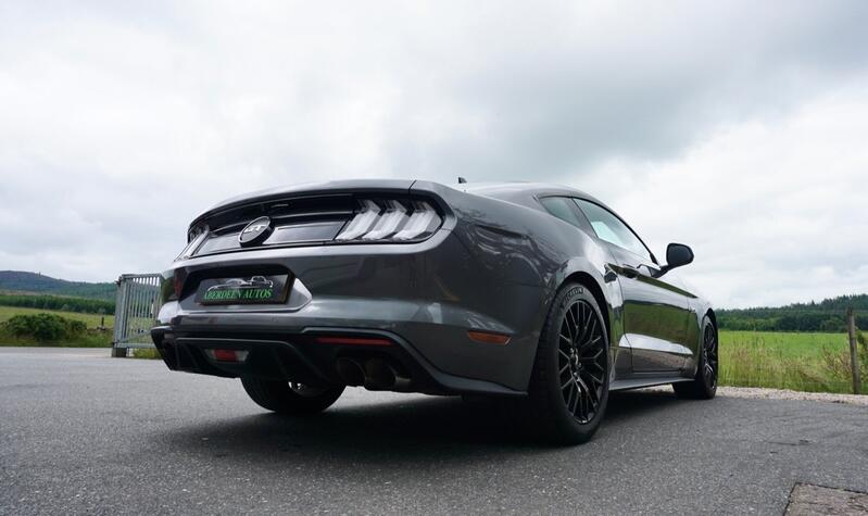 FORD MUSTANG