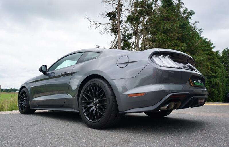 FORD MUSTANG