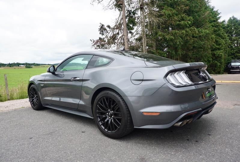 FORD MUSTANG