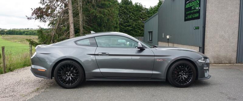 FORD MUSTANG