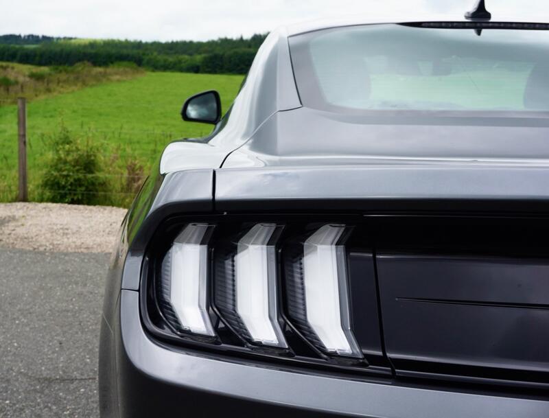 FORD MUSTANG