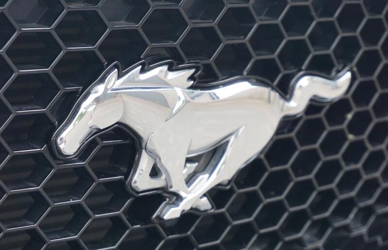 FORD MUSTANG