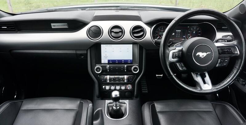 FORD MUSTANG