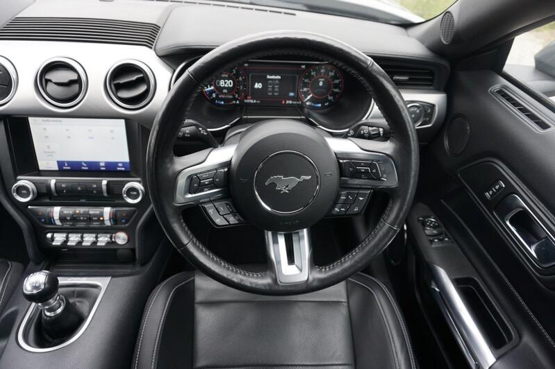 FORD MUSTANG