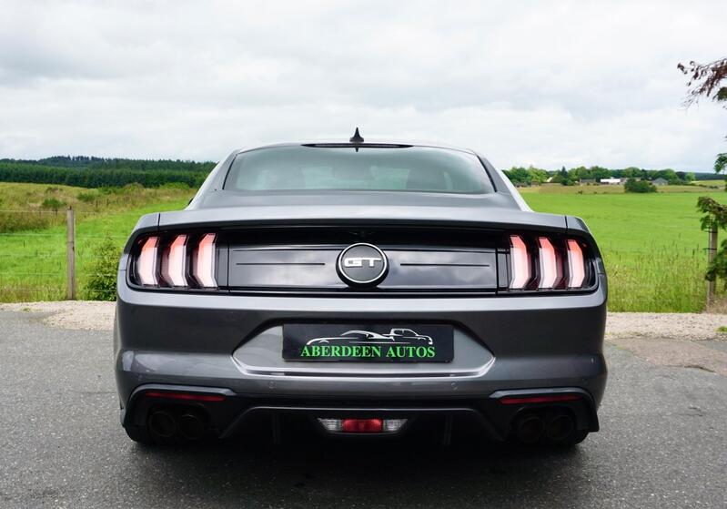 FORD MUSTANG