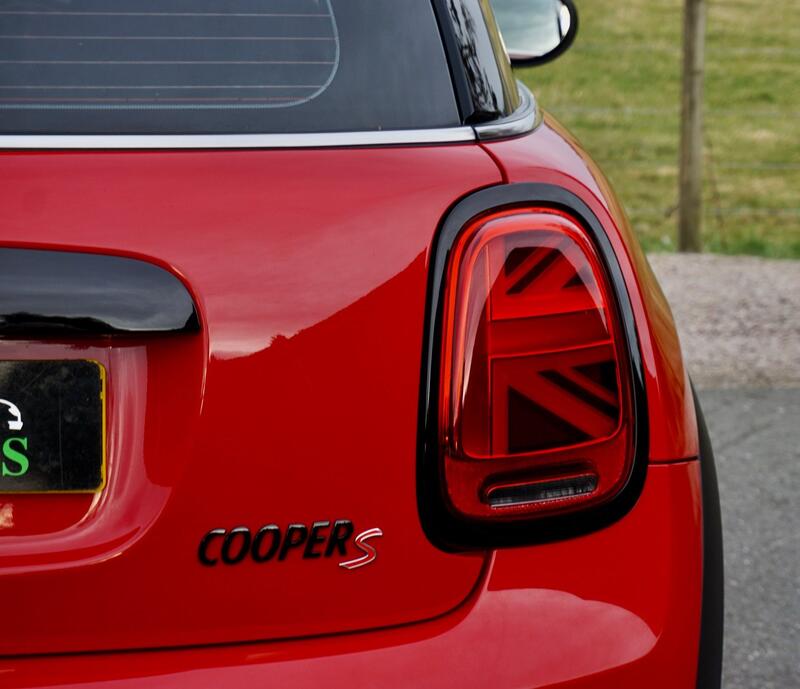 MINI HATCH