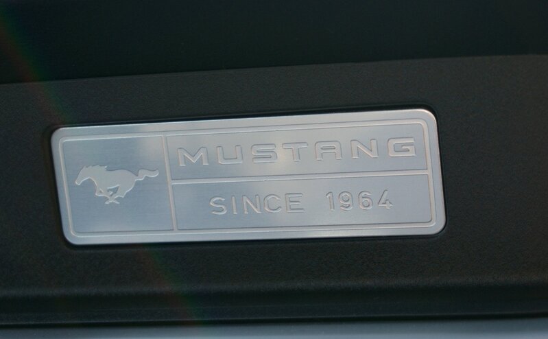 FORD MUSTANG